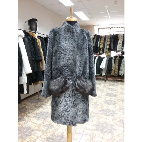 Пальто из каракуля