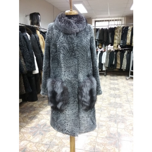 Пальто из каракуля