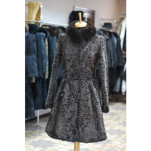  Пальто из каракуля 