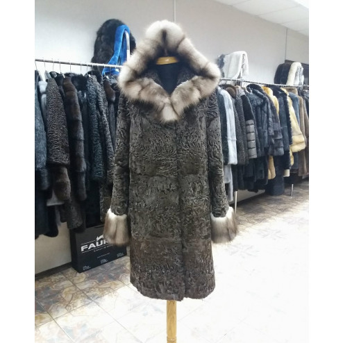 Пальто из каракуля 